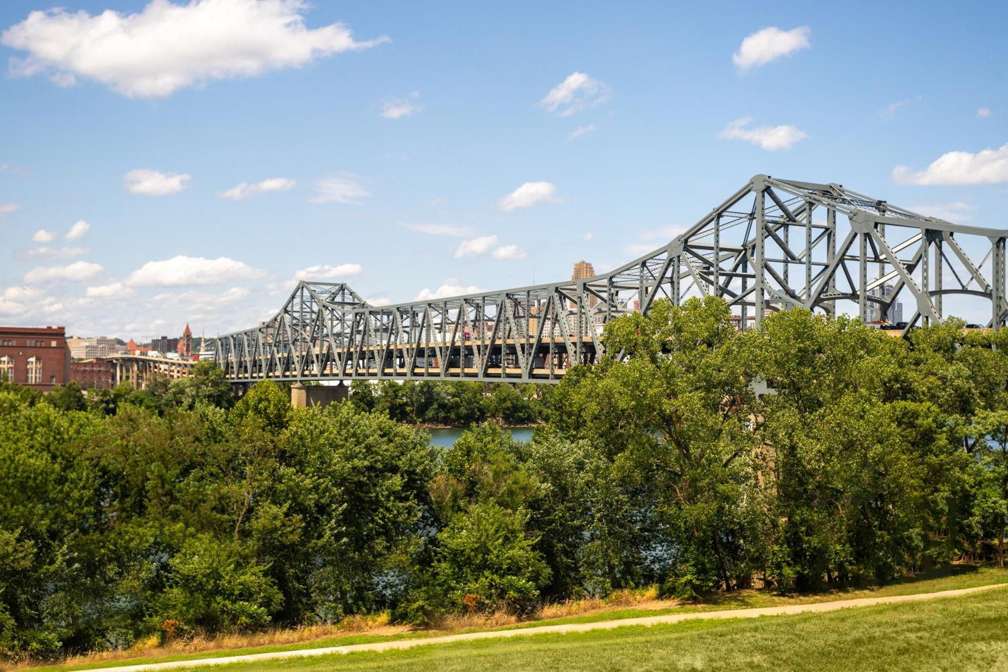 Holiday Inn Express & Suites Cincinnati Riverfront By Ihg Covington Extérieur photo